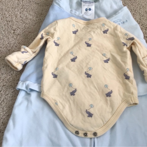 Halo SleepSack Swaddle Birth to 3 Months.
Janie and Jack set Birth to 3 Months. - Picture 5 of 11